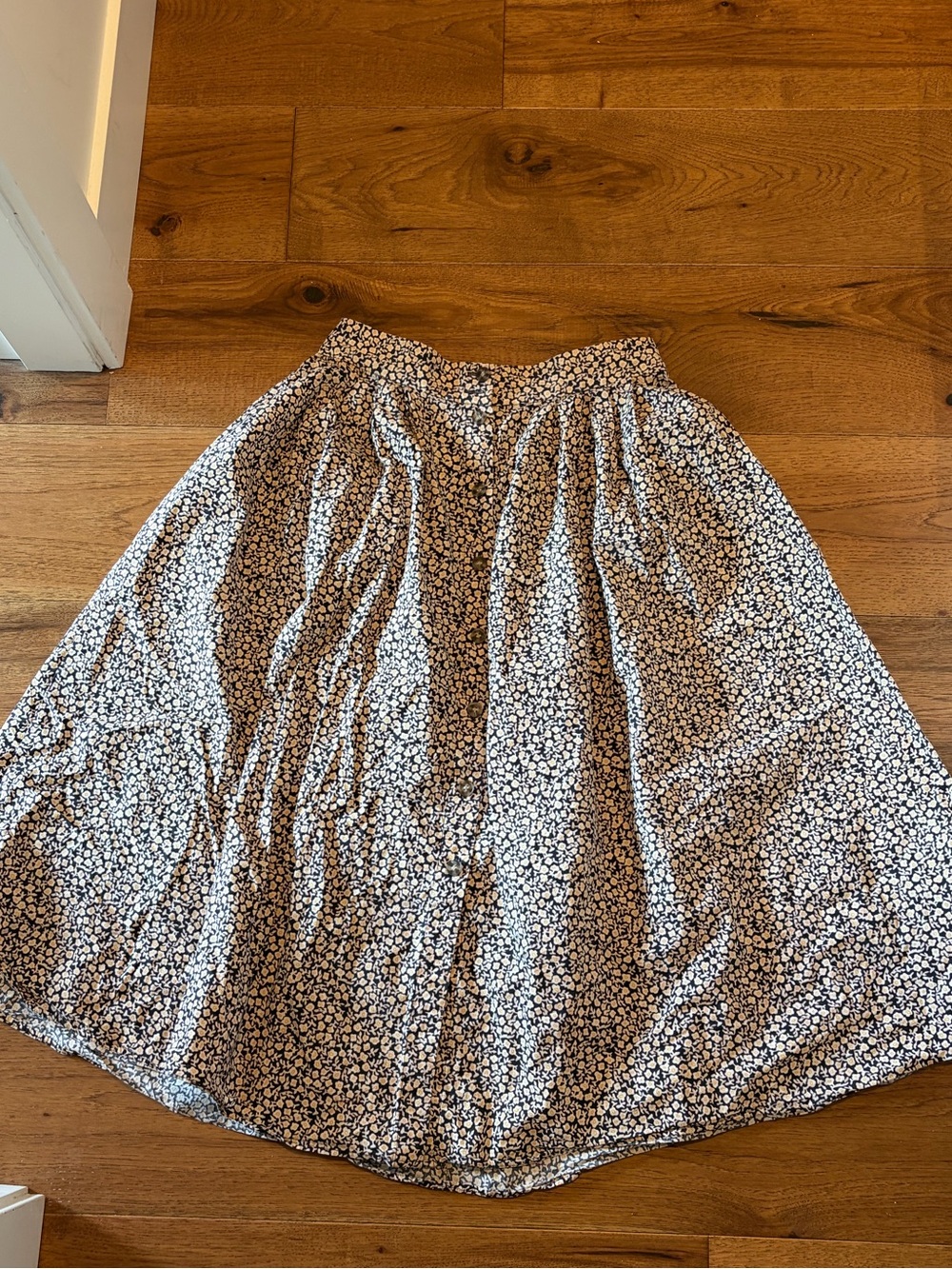 H&M Pleated Full Midi Skirt Black and White Floral A-Line Cotton Button front